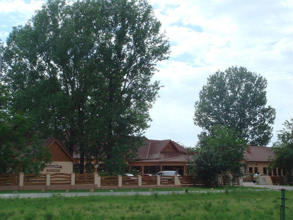 Platan Garden Rooms & Restaurant Hajdúszoboszló Exterior foto