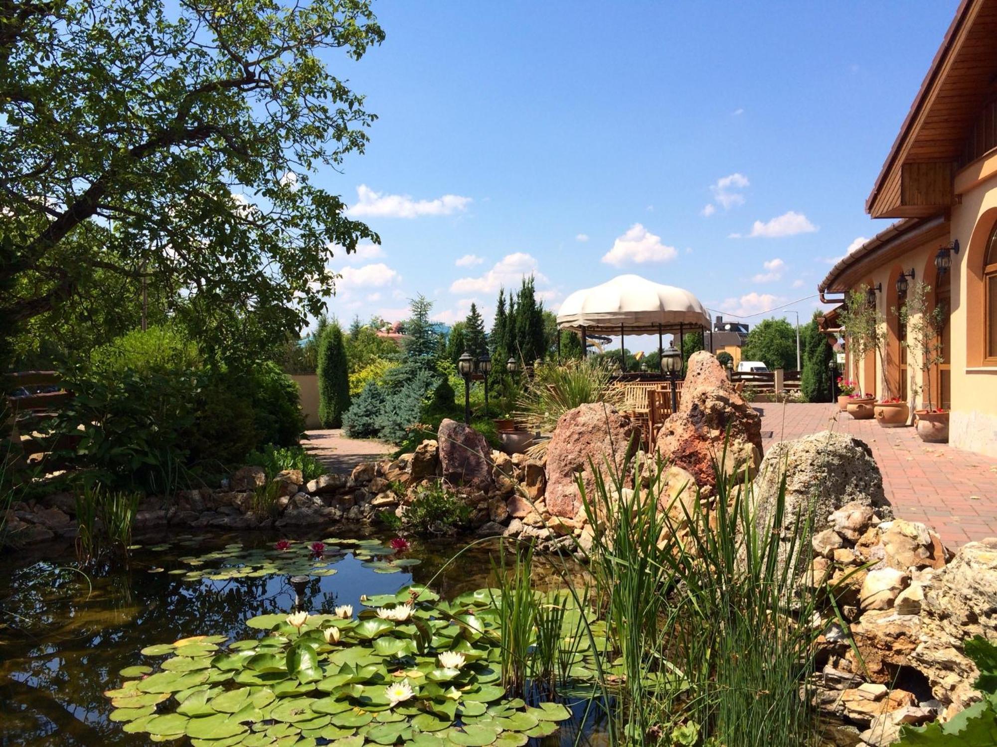 Platan Garden Rooms & Restaurant Hajdúszoboszló Exterior foto