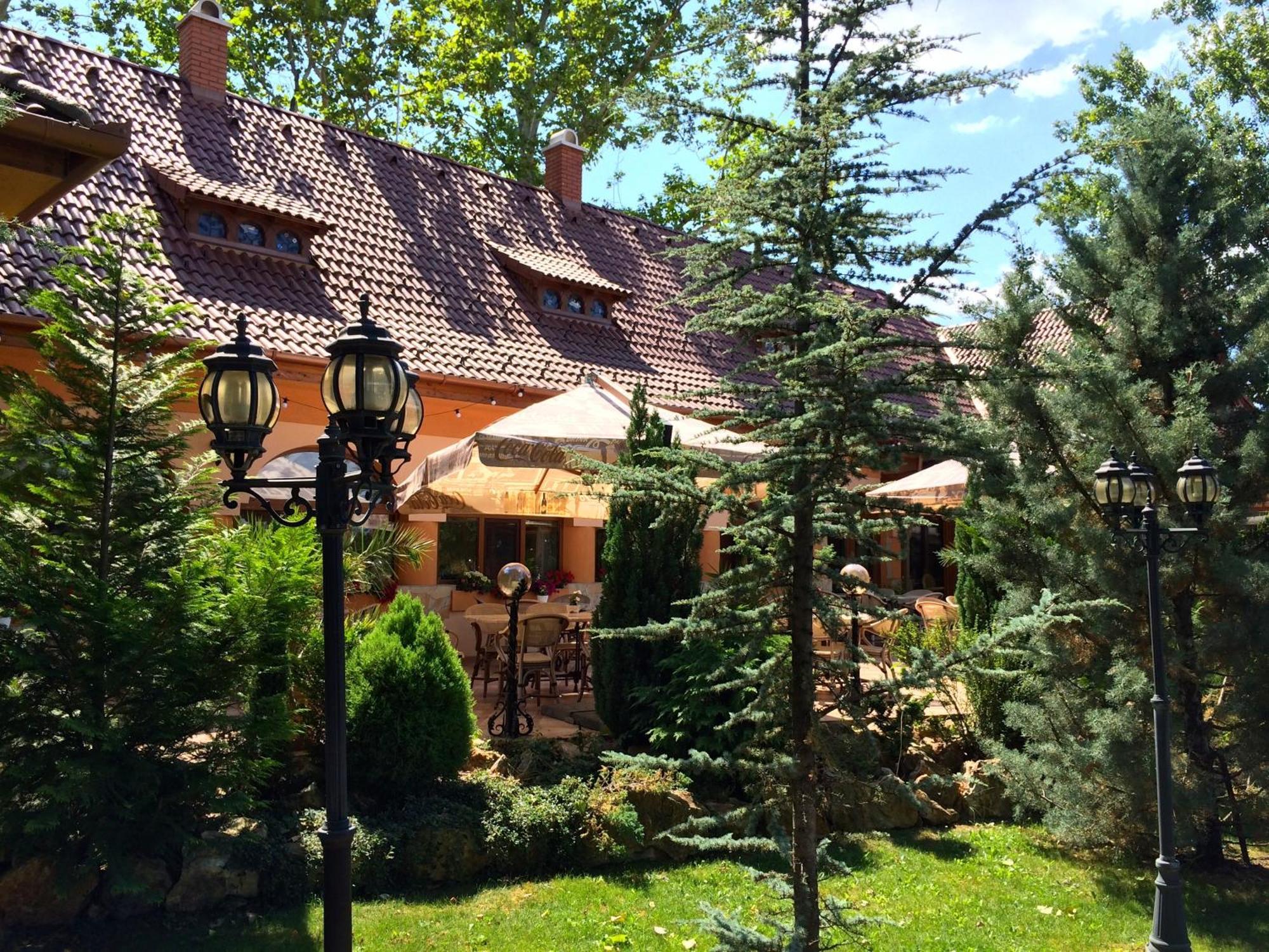 Platan Garden Rooms & Restaurant Hajdúszoboszló Exterior foto