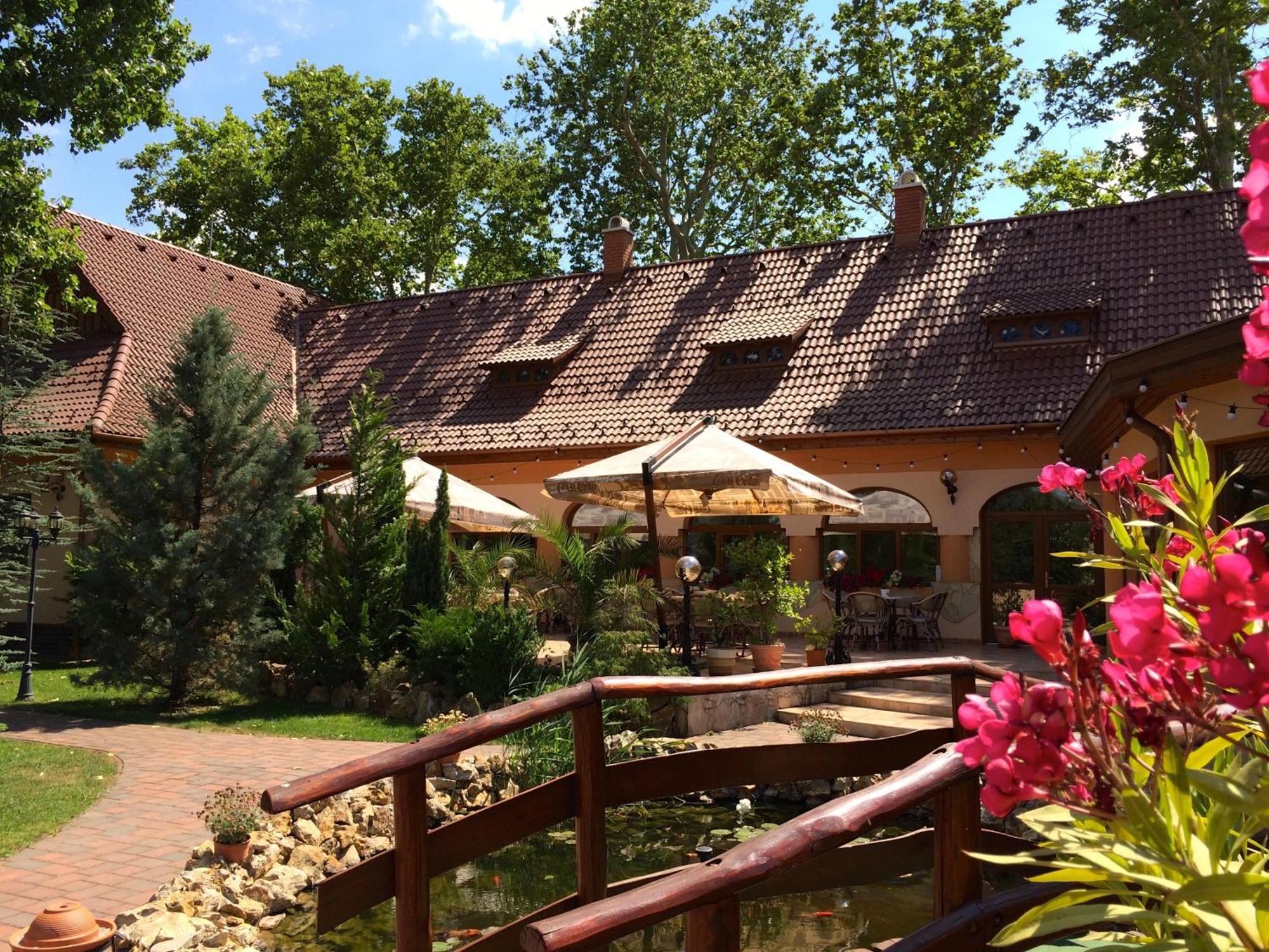 Platan Garden Rooms & Restaurant Hajdúszoboszló Exterior foto
