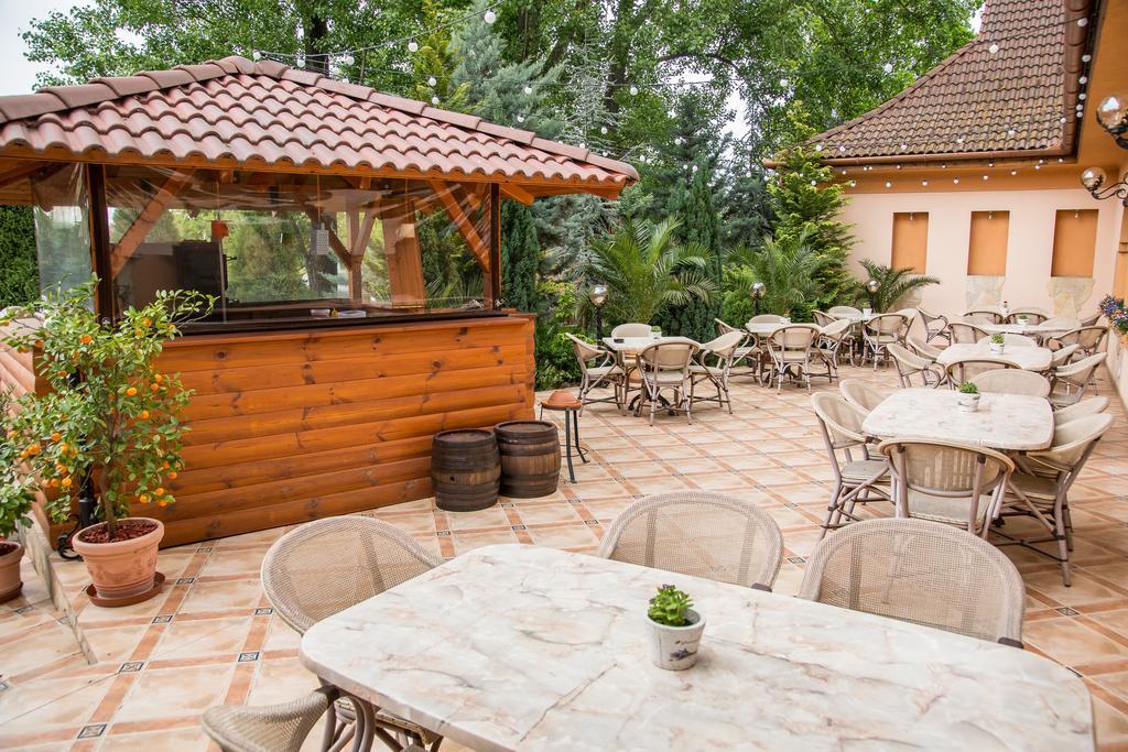 Platan Garden Rooms & Restaurant Hajdúszoboszló Exterior foto