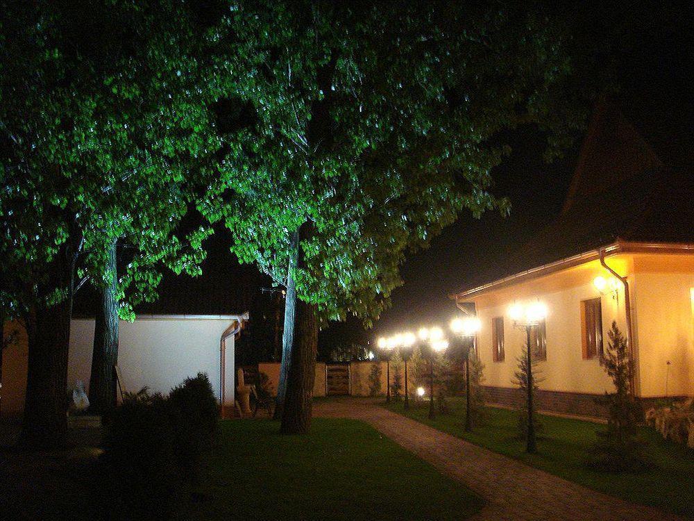 Platan Garden Rooms & Restaurant Hajdúszoboszló Exterior foto