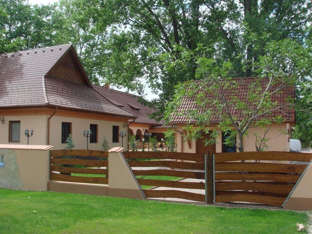 Platan Garden Rooms & Restaurant Hajdúszoboszló Exterior foto